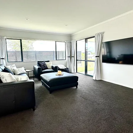Tranquil Taupo Villa Exterior photo