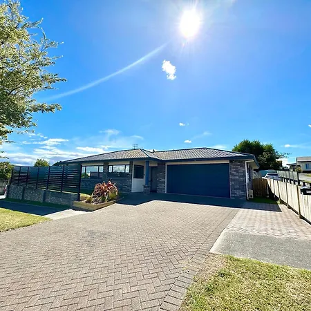 Tranquil Taupo Villa Exterior photo